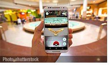 Pokemon GO player in shopping mall. Image: shutterstock